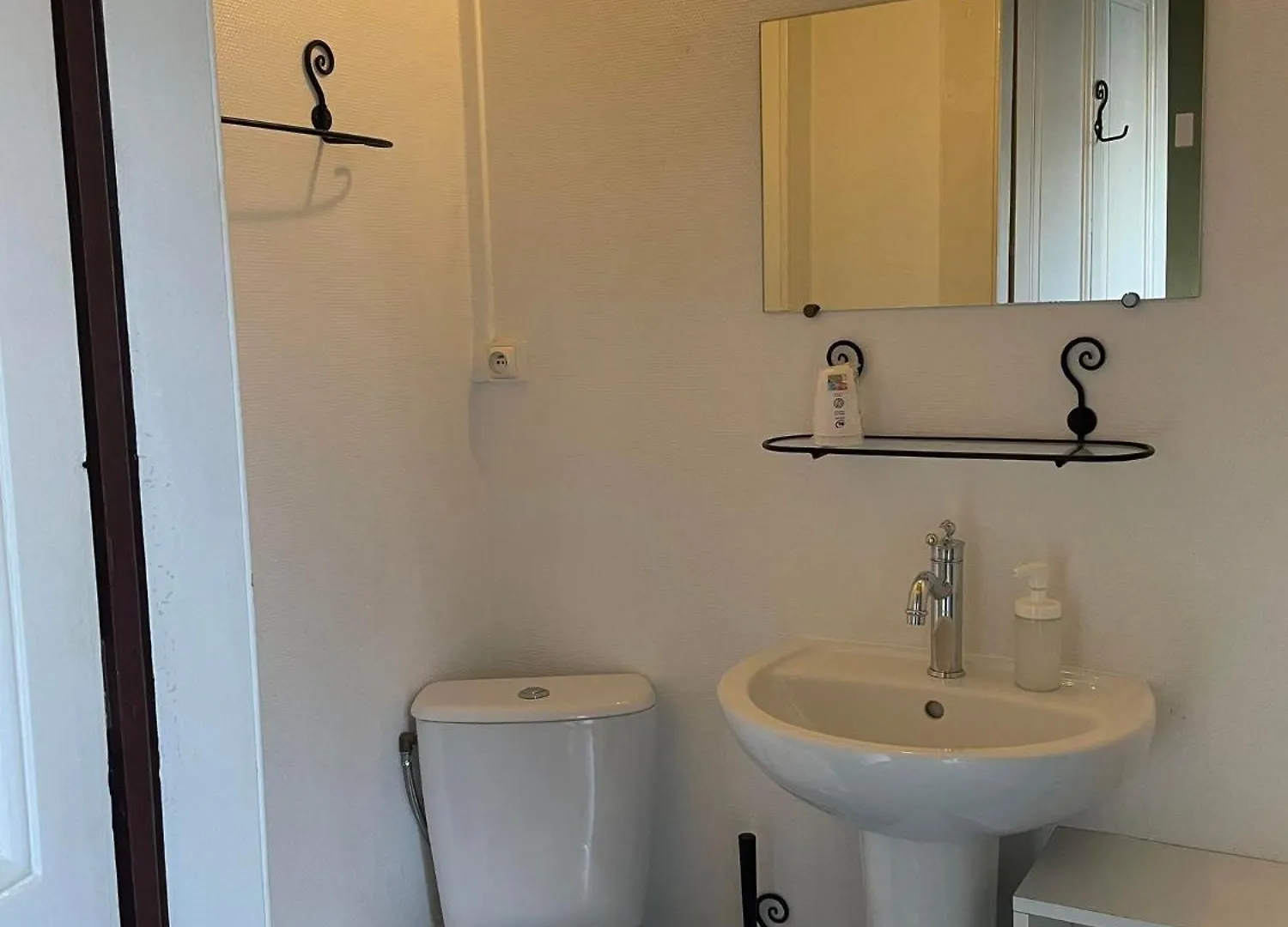 Authentic By Balladins, Hotel Le Carre D'Aix